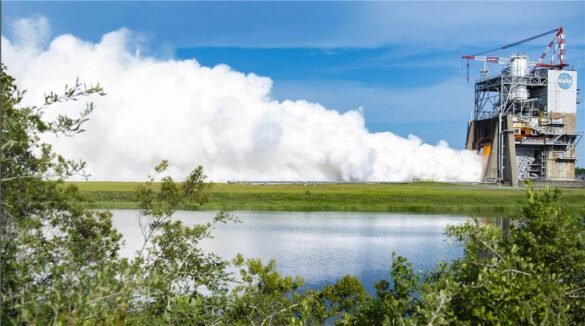 NASA, L3Harris Hot-Fire Test New RS-25 Rocket Engine for Artemis